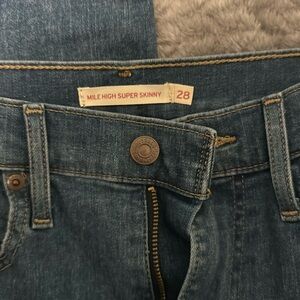 Levis Mile High Super Skinny size 28